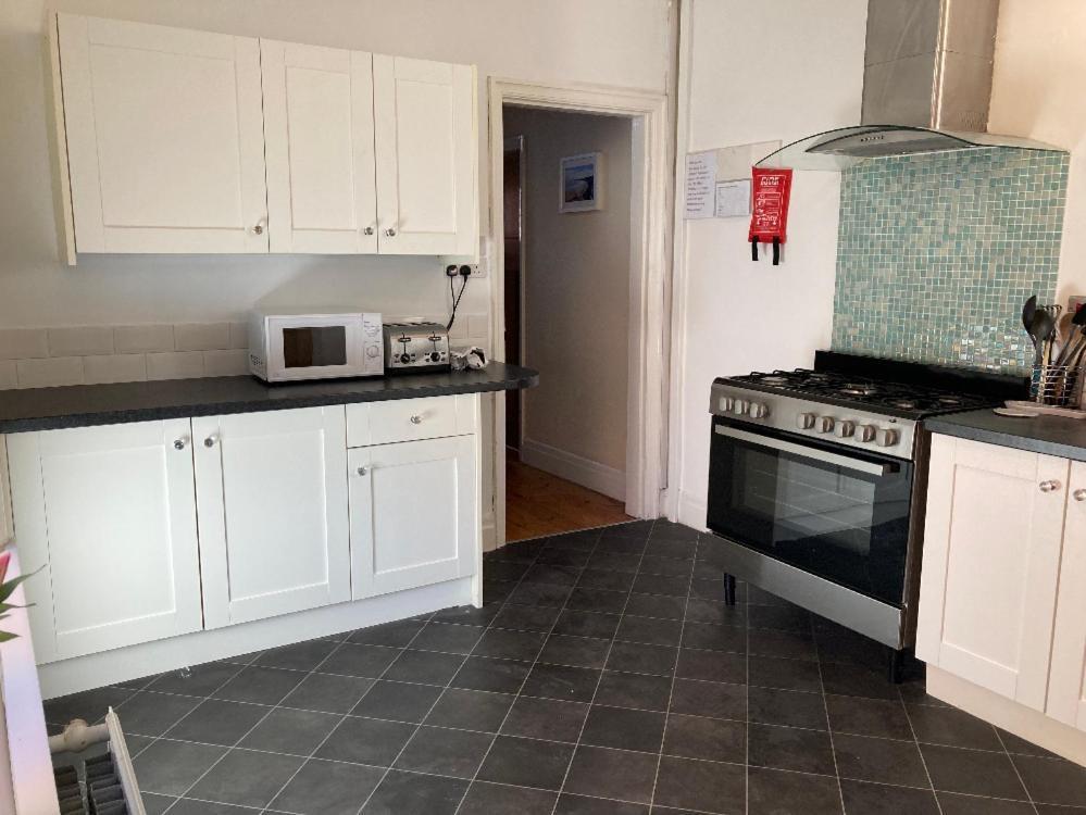 Large 5 Bed House In Scarborough Near The Beach, Large Garden & Hot Tub Exterior foto