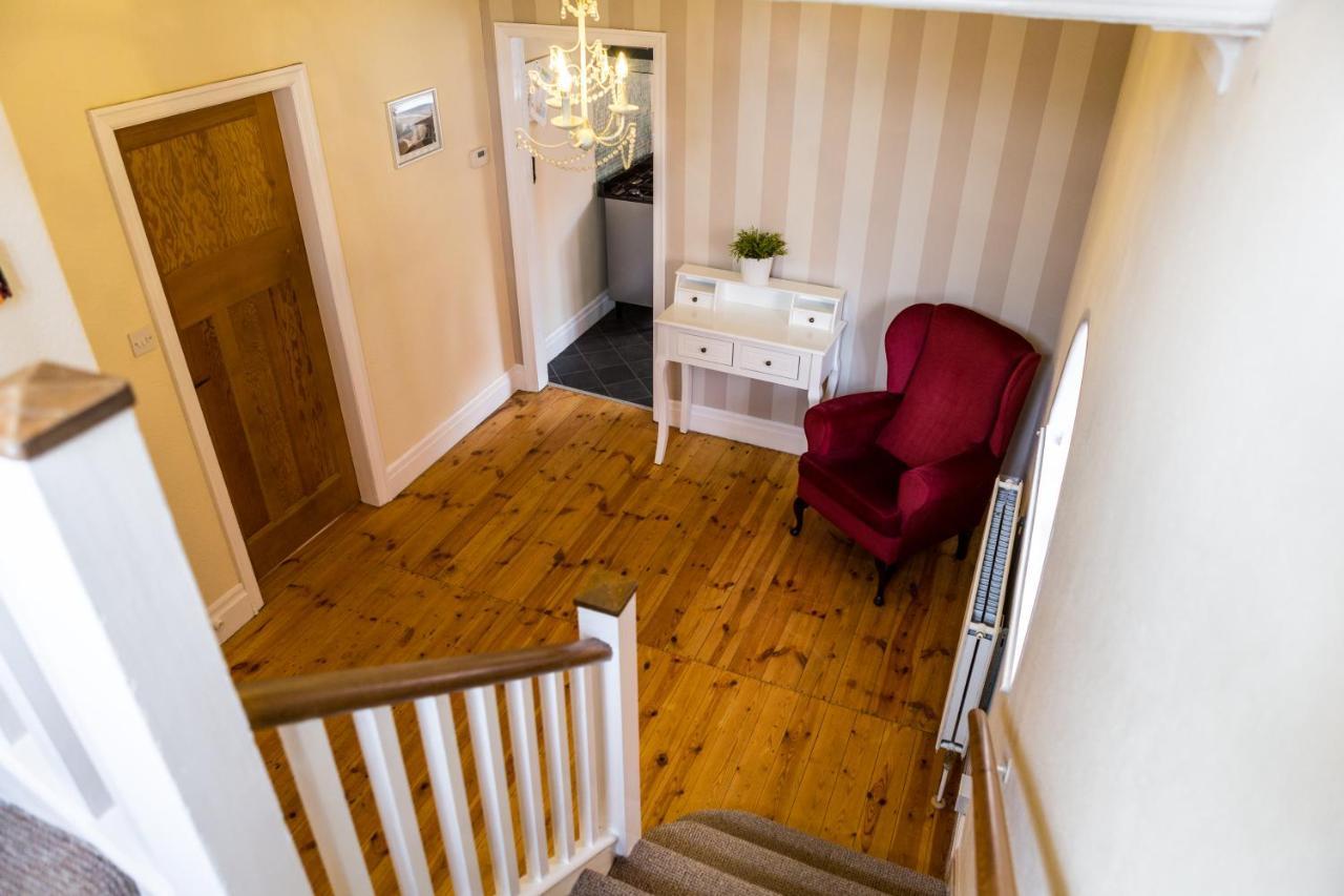 Large 5 Bed House In Scarborough Near The Beach, Large Garden & Hot Tub Exterior foto