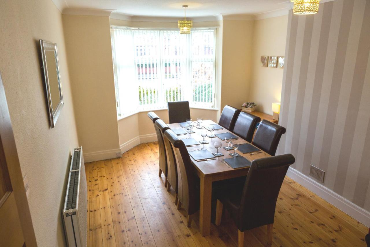 Large 5 Bed House In Scarborough Near The Beach, Large Garden & Hot Tub Exterior foto