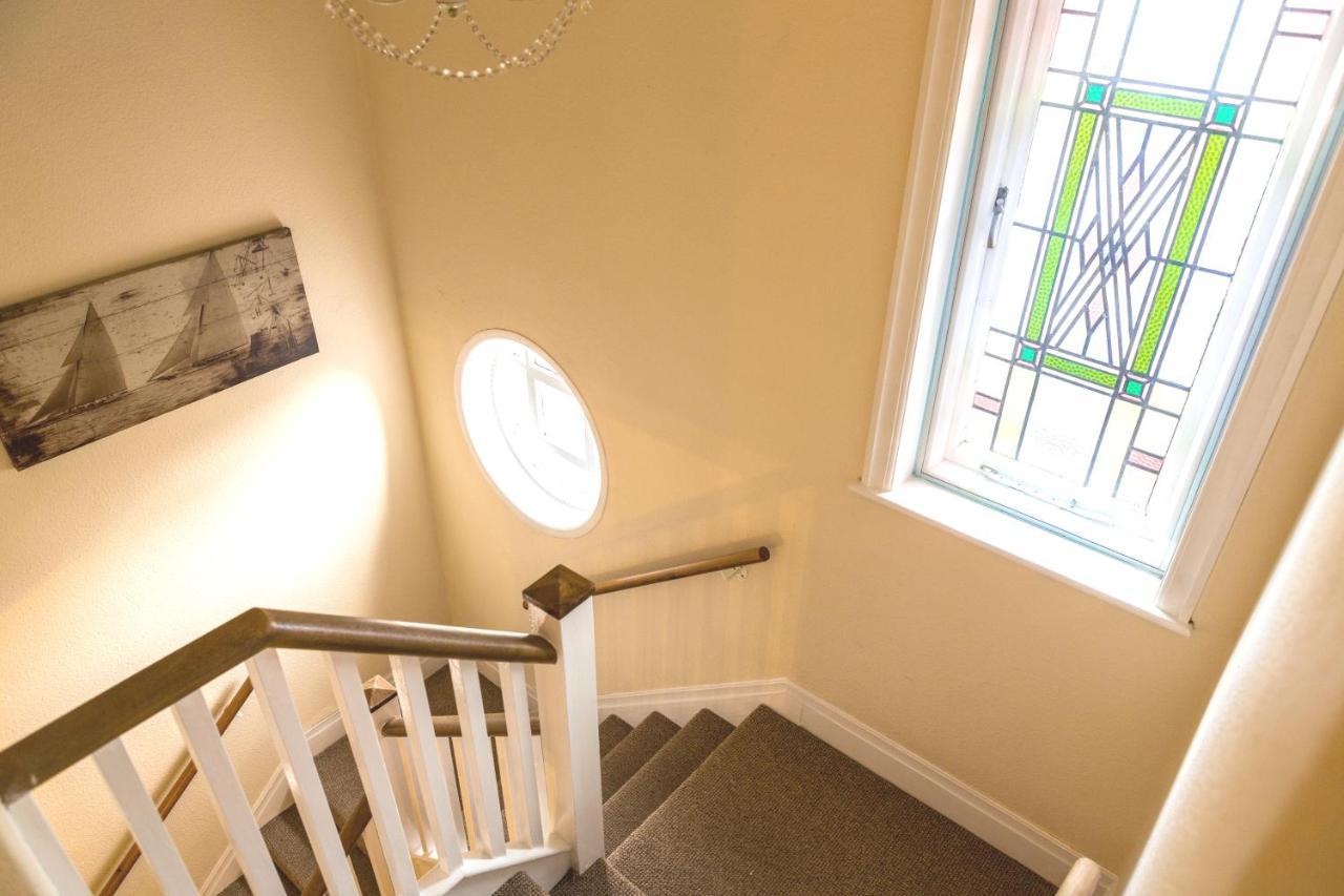 Large 5 Bed House In Scarborough Near The Beach, Large Garden & Hot Tub Exterior foto