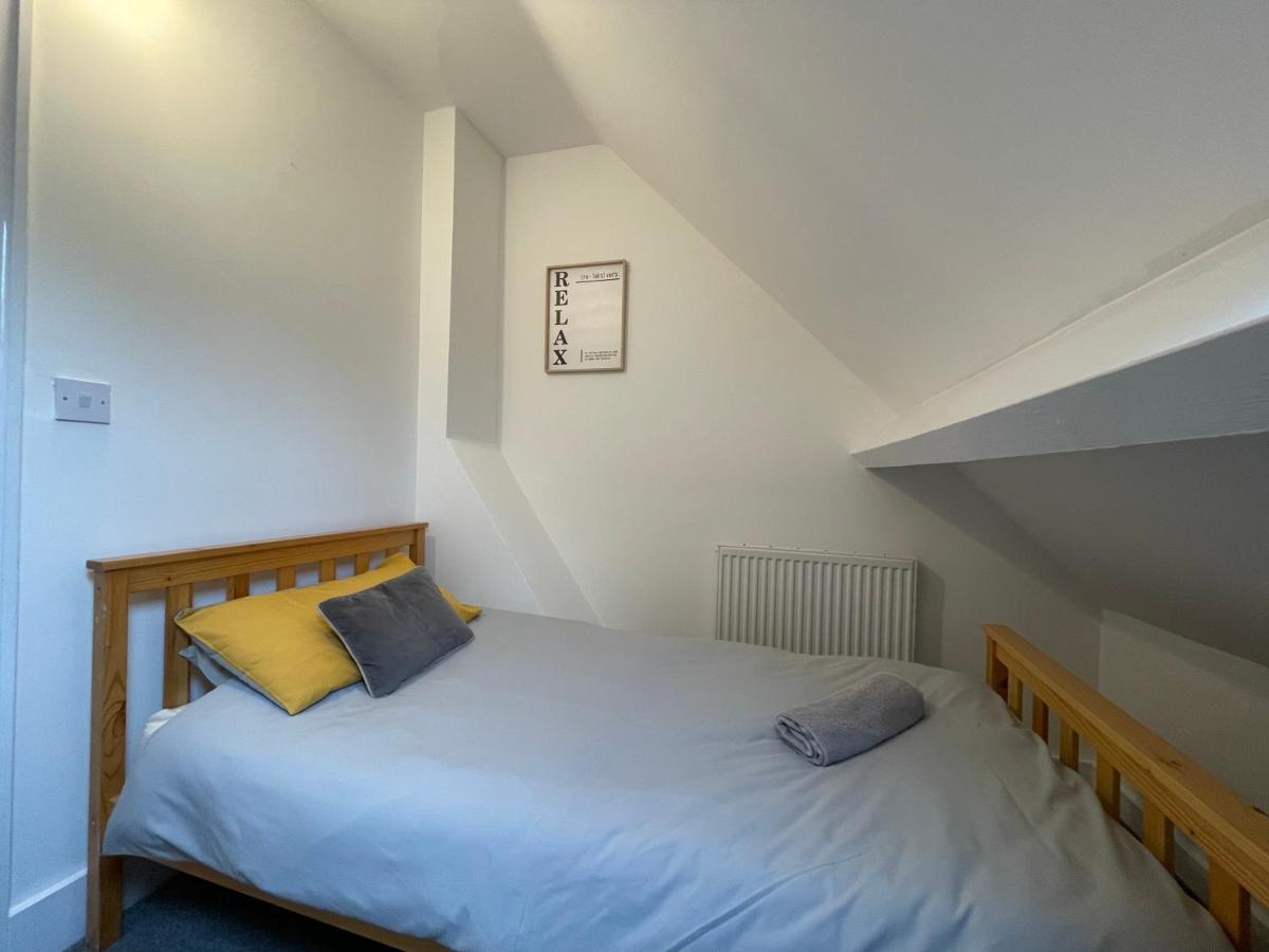 Large 5 Bed House In Scarborough Near The Beach, Large Garden & Hot Tub Exterior foto