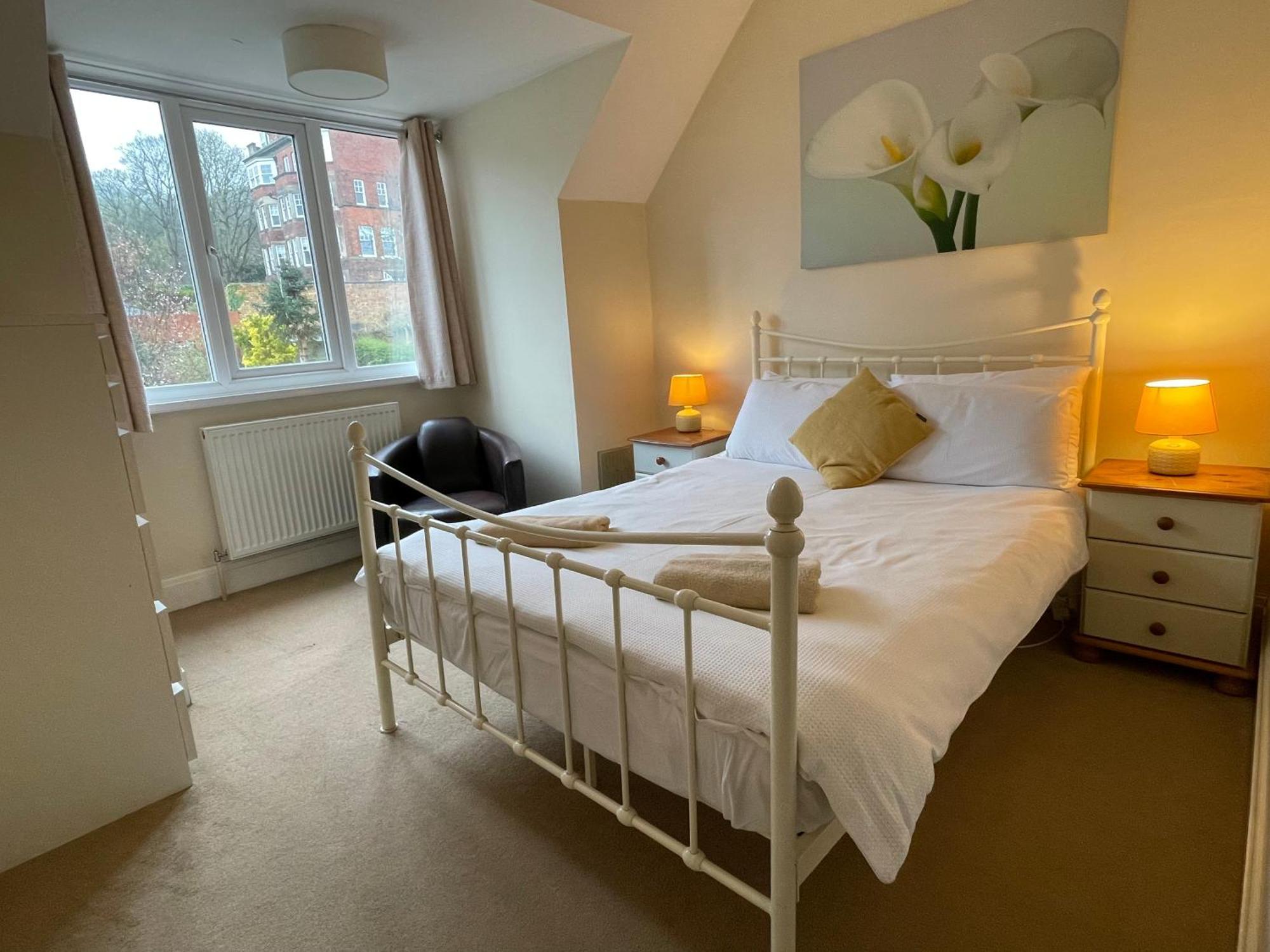 Large 5 Bed House In Scarborough Near The Beach, Large Garden & Hot Tub Exterior foto