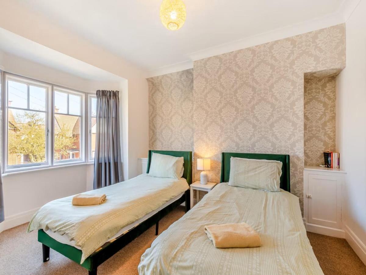 Large 5 Bed House In Scarborough Near The Beach, Large Garden & Hot Tub Exterior foto