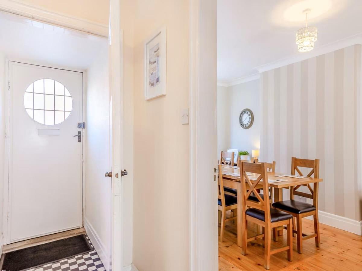 Large 5 Bed House In Scarborough Near The Beach, Large Garden & Hot Tub Exterior foto